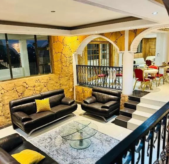 Goldenways Motel