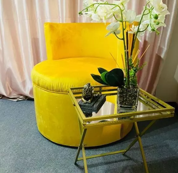 Goldenways Motel