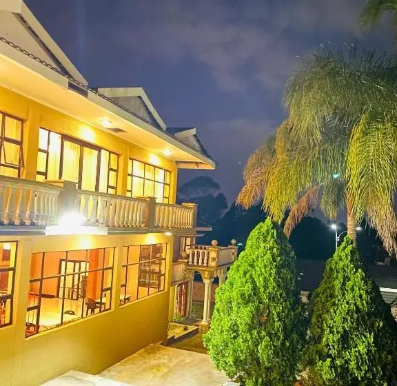 Goldenways Motel