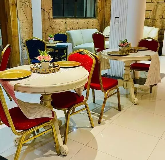 Goldenways Motel
