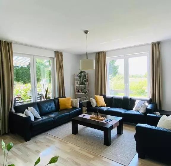 پانسیون Garden House