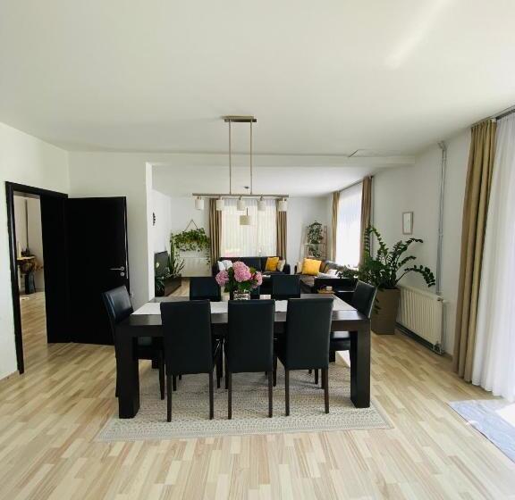 پانسیون Garden House