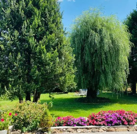 پانسیون Garden House