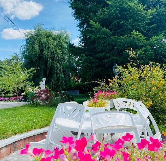 پانسیون Garden House