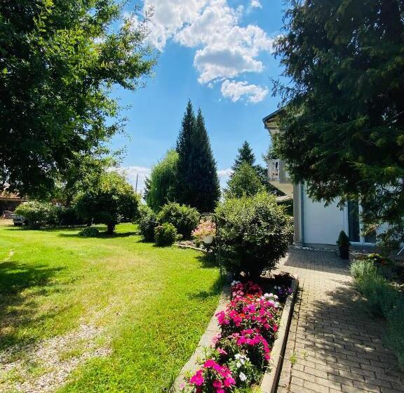 پانسیون Garden House