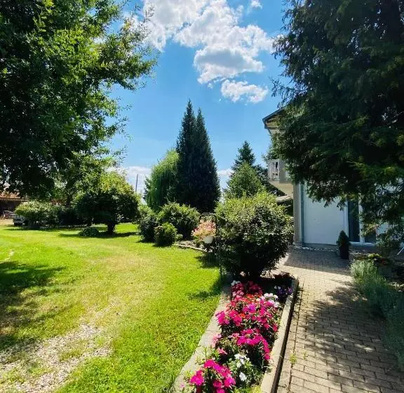 پانسیون Garden House