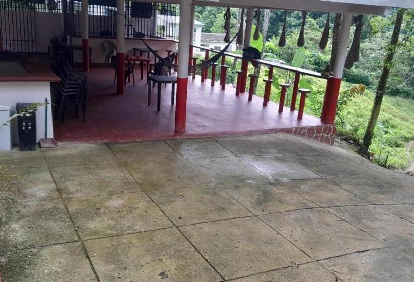 پانسیون Hostal La Gran Ceci