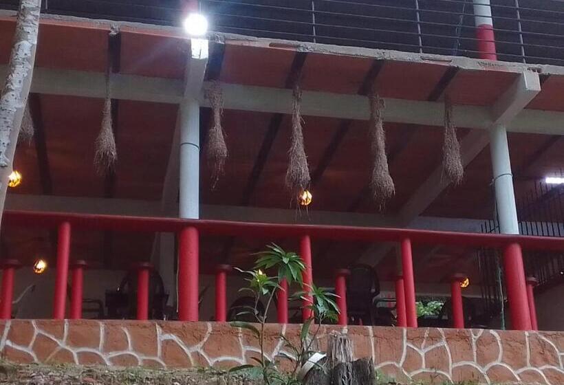 پانسیون Hostal La Gran Ceci