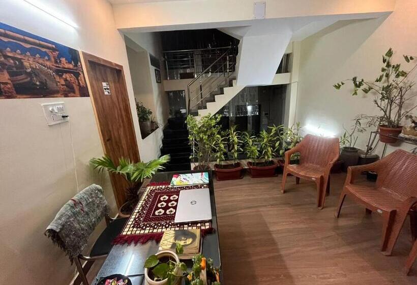 פנסיון Shivashray Luxury Stays & Inn