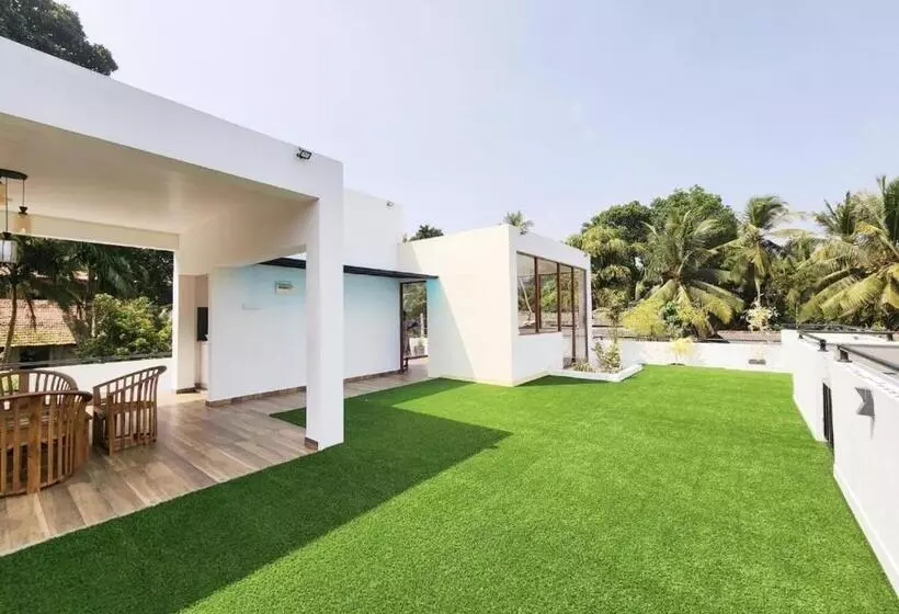 ペンション The Elegance