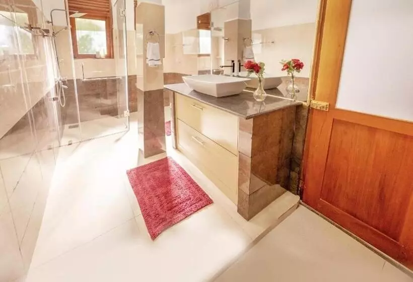 ペンション The Elegance