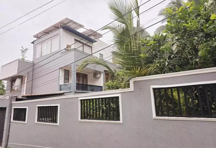 ペンション The Elegance