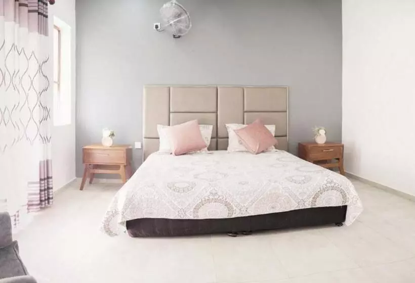 ペンション The Elegance