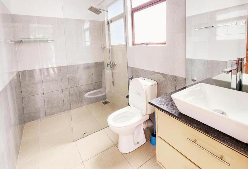 Pension (Hôtel basse catégorie) The Elegance