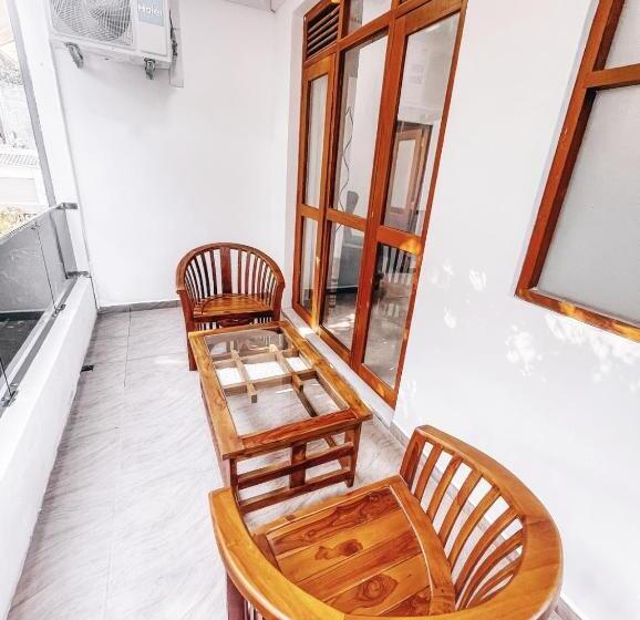 Pension (Hôtel basse catégorie) The Elegance