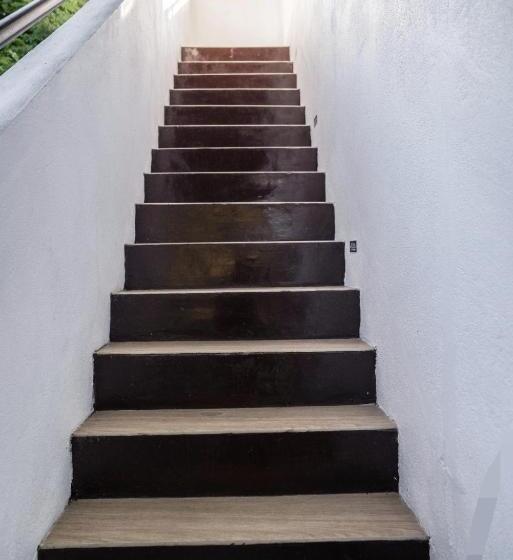 Pension (Hôtel basse catégorie) The Elegance