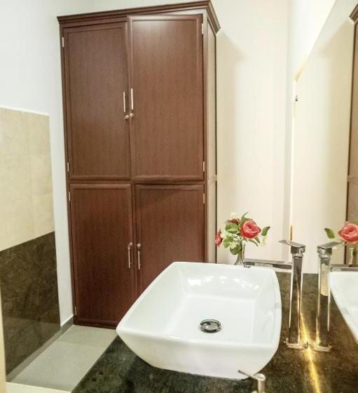 Pension (Hôtel basse catégorie) The Elegance