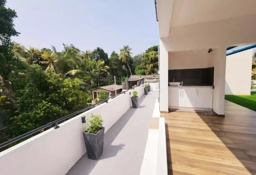 ペンション The Elegance