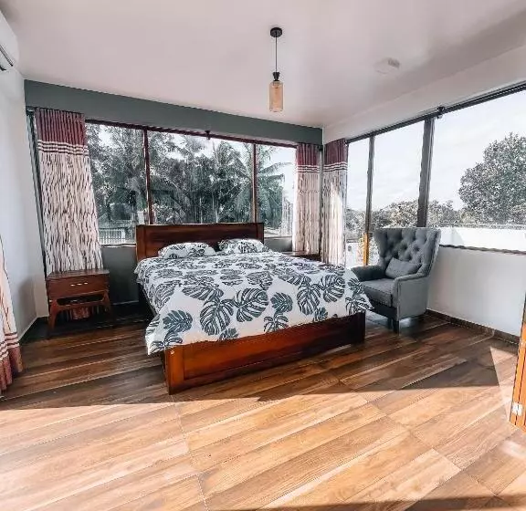 ペンション The Elegance