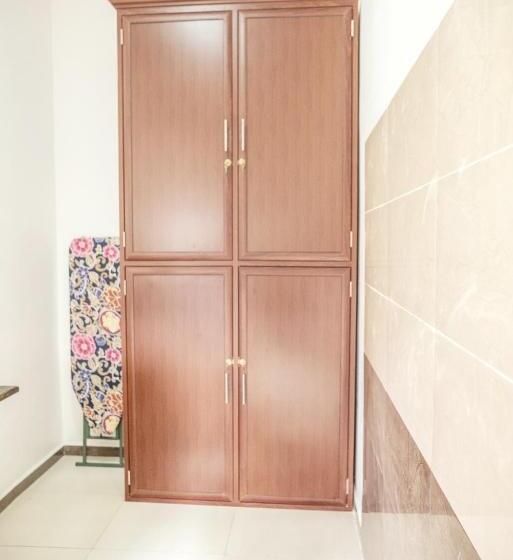 Pension (Hôtel basse catégorie) The Elegance