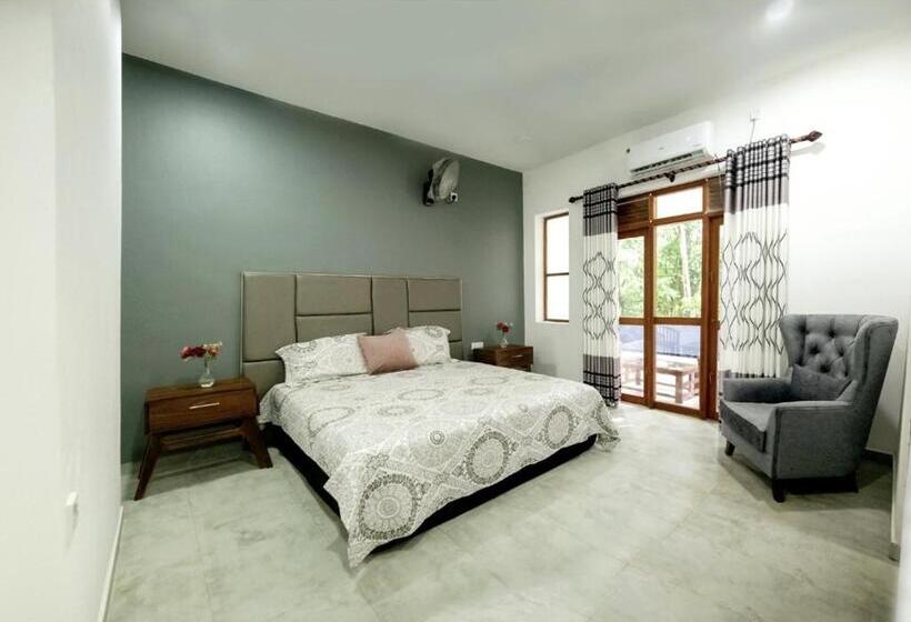 Pension (Hôtel basse catégorie) The Elegance