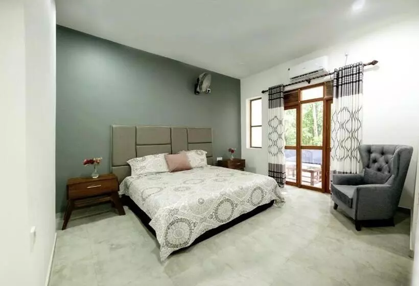 ペンション The Elegance