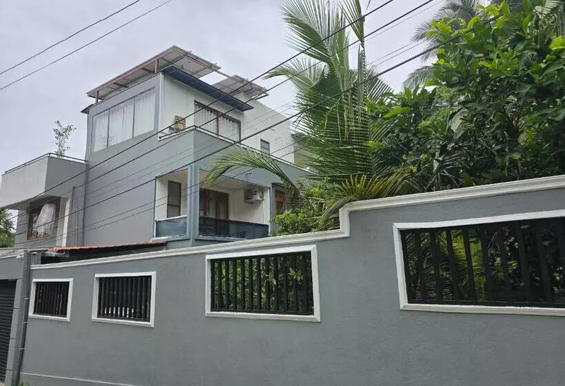 ペンション The Elegance