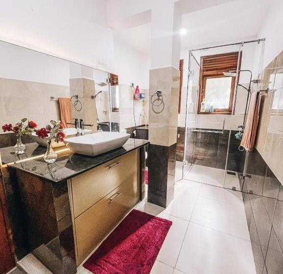 Pension (Hôtel basse catégorie) The Elegance