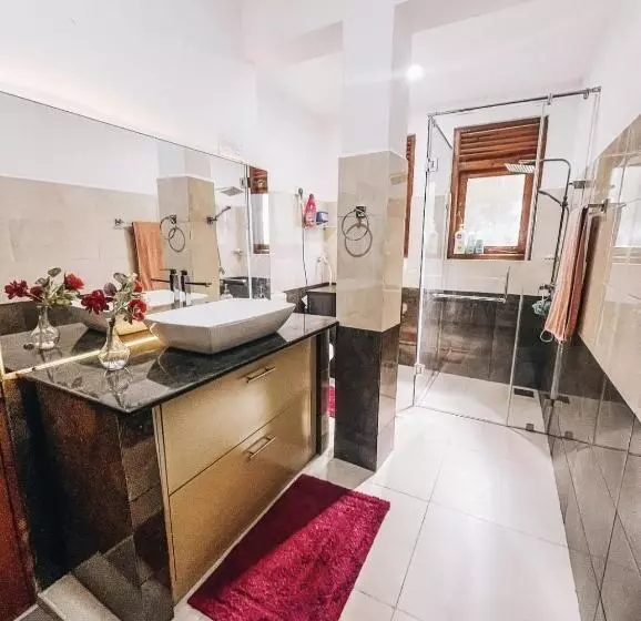 ペンション The Elegance