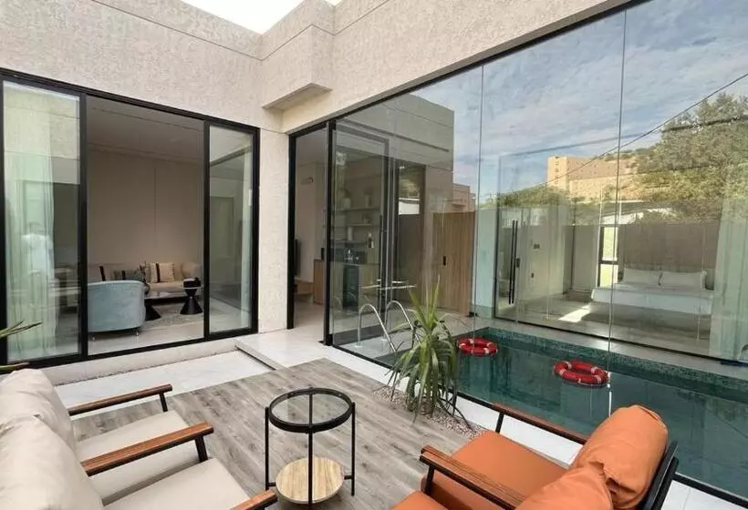 قمر للاجنحة الفندقية