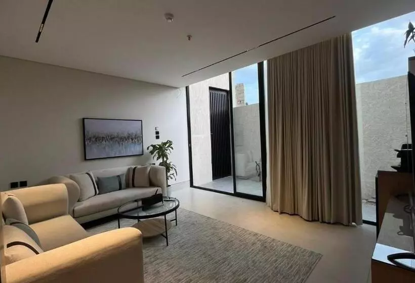 قمر للاجنحة الفندقية