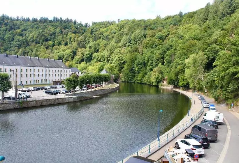 Hotelli Maison De Vacances Bouillon 36 Personnes