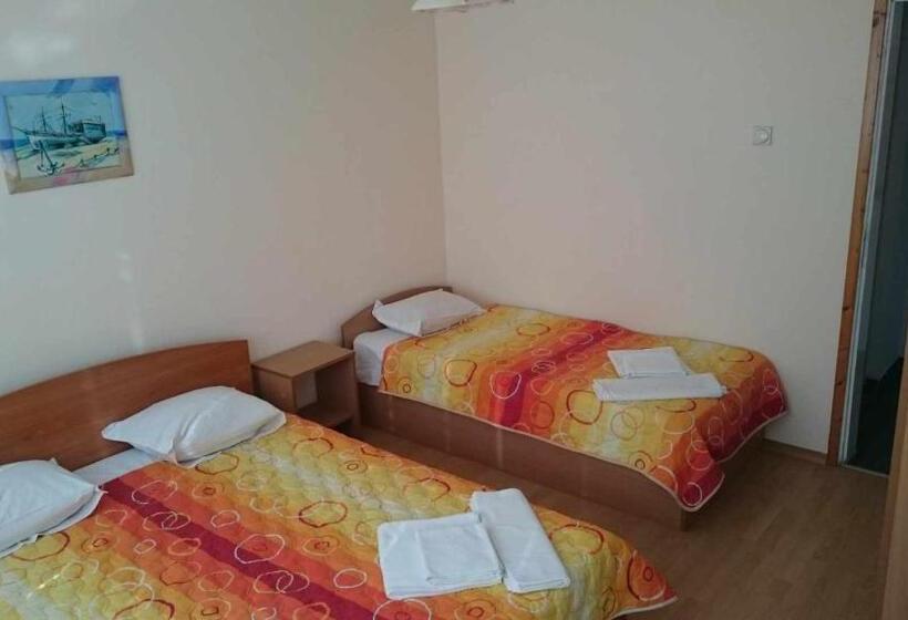 بنسيون стаи за гости ники тити