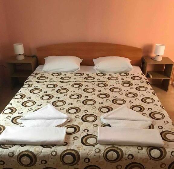 بنسيون стаи за гости ники тити