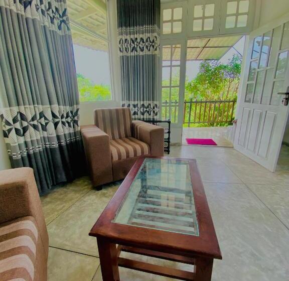 بنسيون Triangle Villa