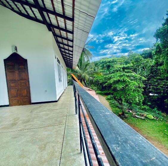 بنسيون Triangle Villa