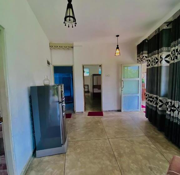 بنسيون Triangle Villa