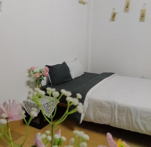 2000s Homestay
