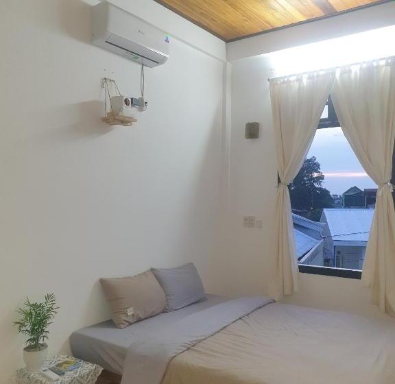 2000s Homestay