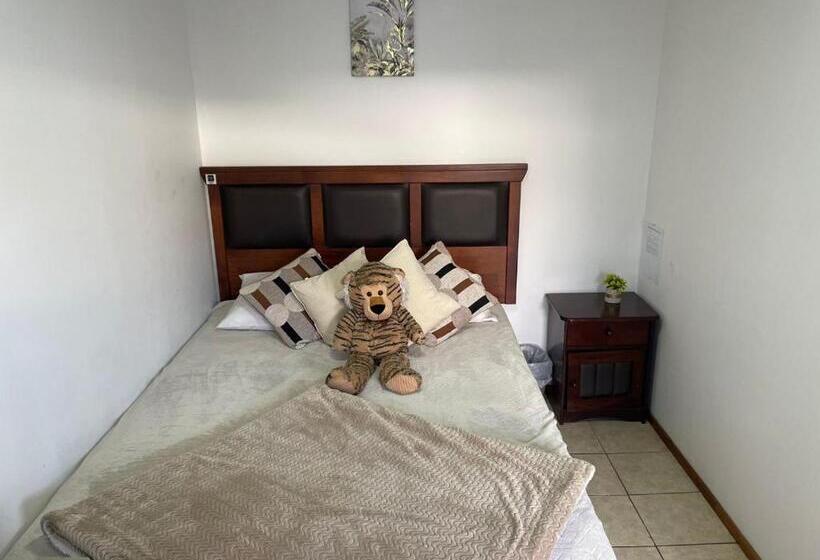 ユースホステル Alojamiento Puente Alto