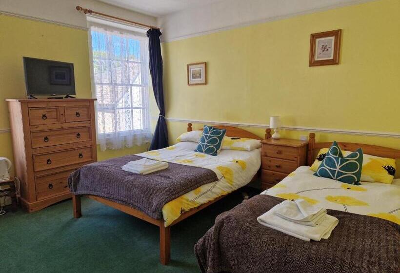 ユースホステル The Royal Oak