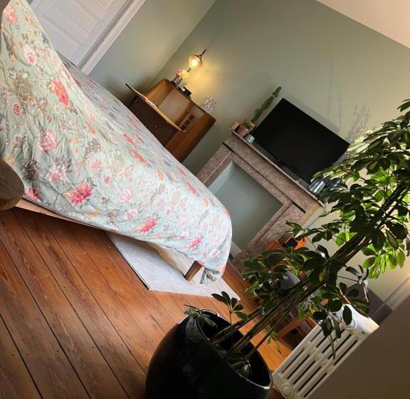 تختخواب و صبحانه Maison Grandjean