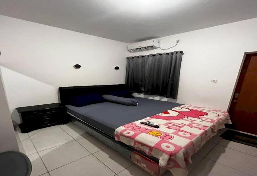 Hotell Oyo 94169 Flamboyan Harapan Indah