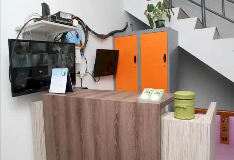 Hotel Oyo 94169 Flamboyan Harapan Indah