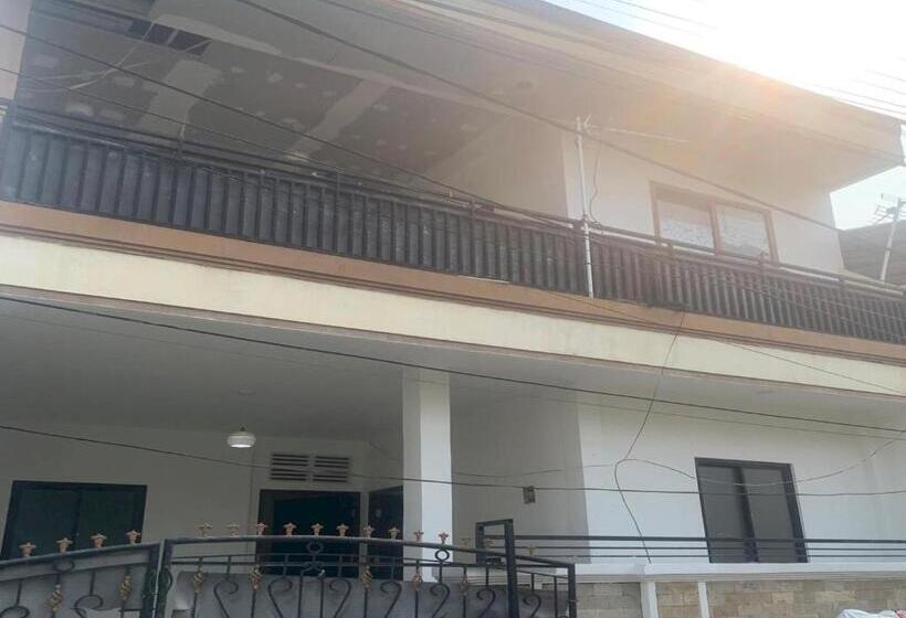 Hotel Oyo 94169 Flamboyan Harapan Indah