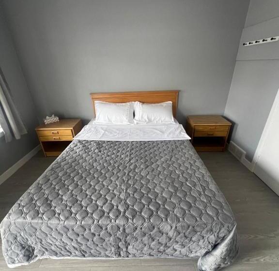 Niagara Parkway Riverview Inn