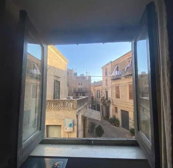 Aamiaismajoitus (B&B) A P E House