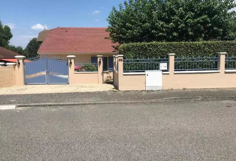 ベッドアンドブレックファースト Aux Bois De Cerf