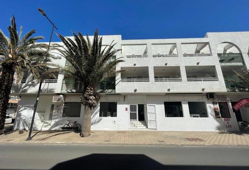 تختخواب و صبحانه Spacious Apartsuite In Heart Of Corralejo By Amazzzing Travel