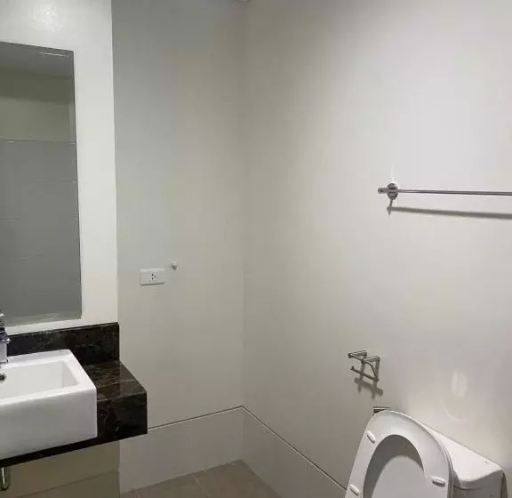 هتل Modern Studio Unit With City And Golf Course View
